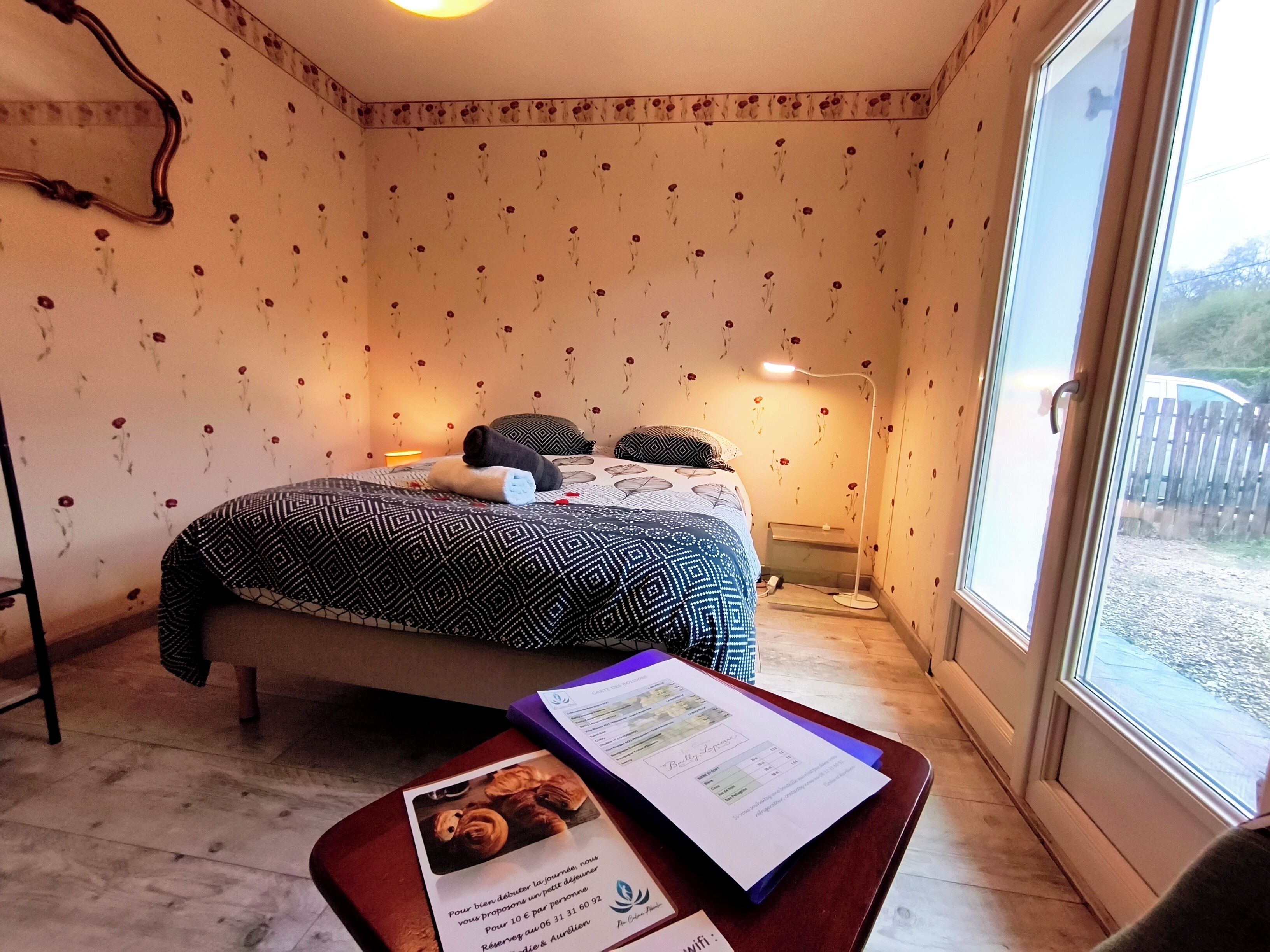 Iron/ironing board, free WiFi, bed sheets