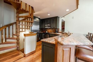 Condo, 5 quartos | Cozinha privada