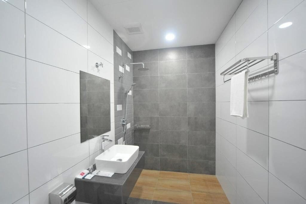 拖鞋、毛巾、卫生纸