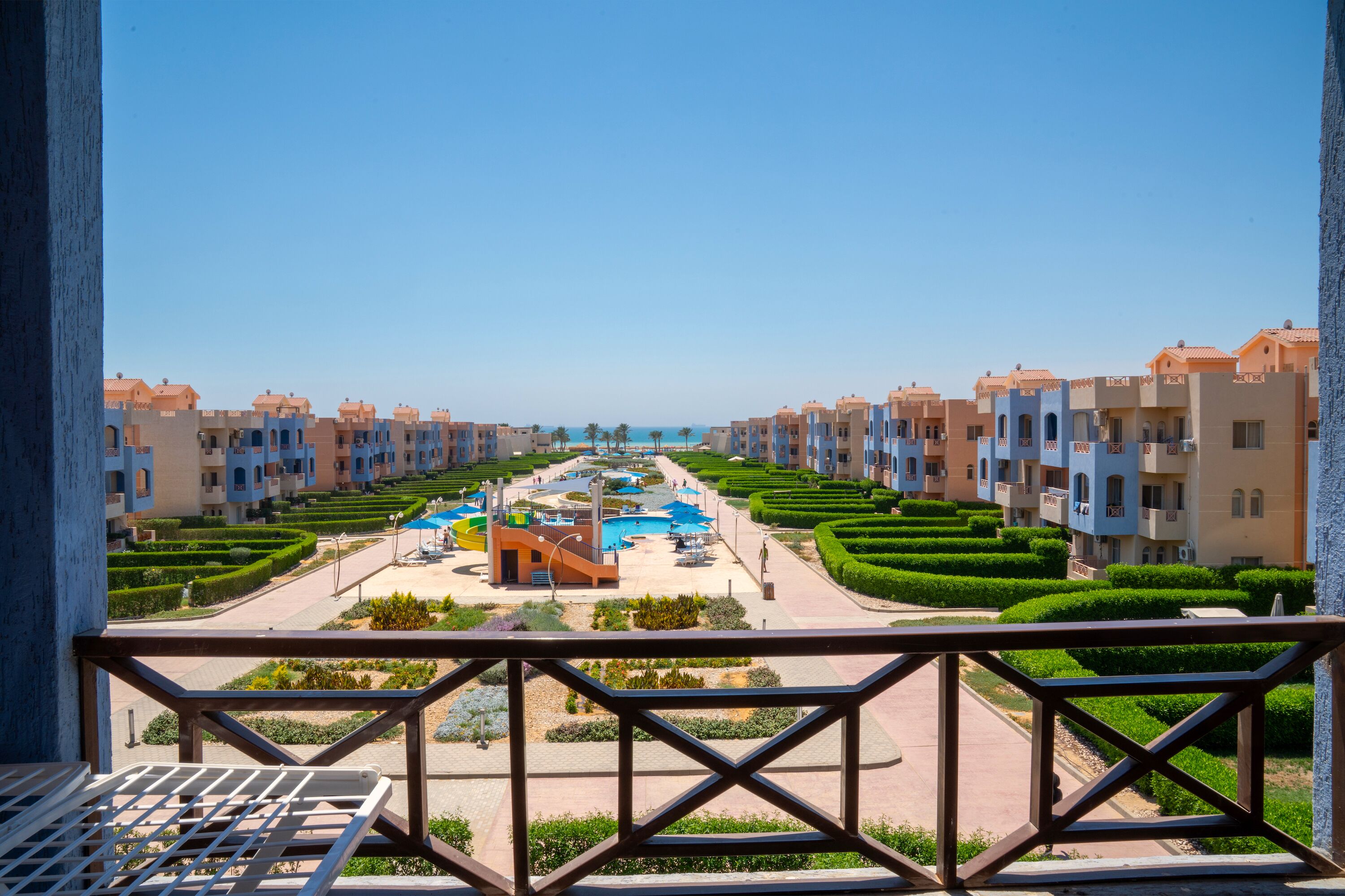 Caixa forta a l'habitació i cortines opaques 