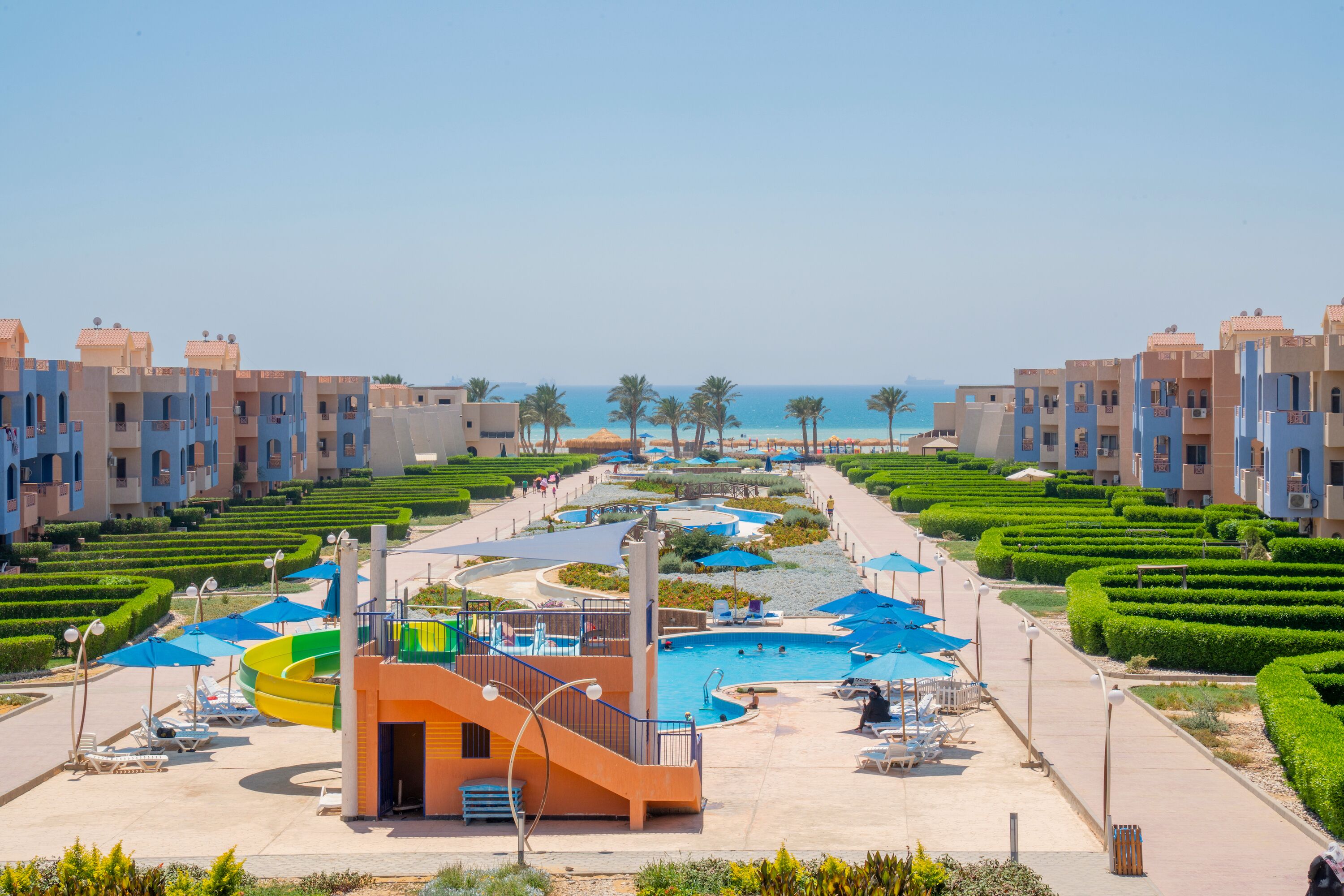 Caixa forta a l'habitació i cortines opaques 