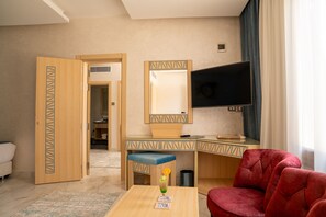 In-room safe, blackout drapes - Vintro Inn - Nozha Aqua Park (Ras Sudr)