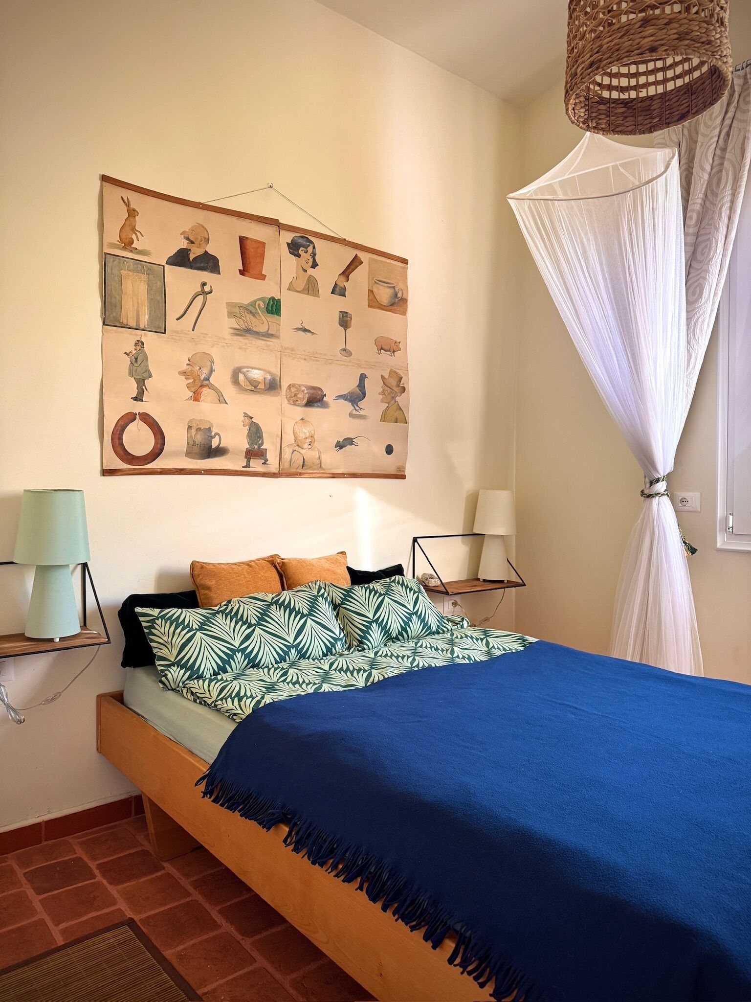 Iron/ironing board, Internet, bed sheets