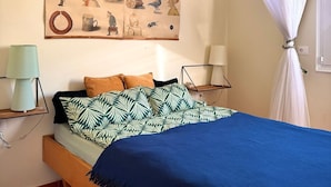 A bedroom with a bed, a wall-mounted artwork, a bedside table with a lamp, and a canopy bed. - Bed@Breakfast, 2 double rooms, 1 apartment for 6-8 persons (Kryevidh)