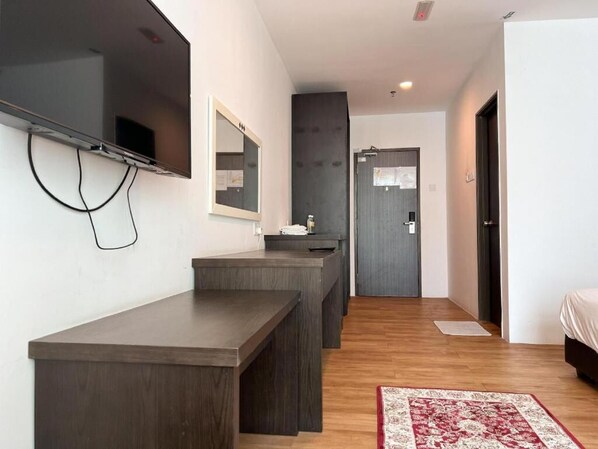 تجهيزات عازلة للصوت وتسهيلات لدخول الكراسي المتحركة