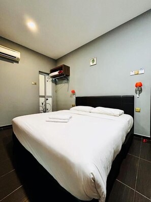 Iron/ironing board, free WiFi