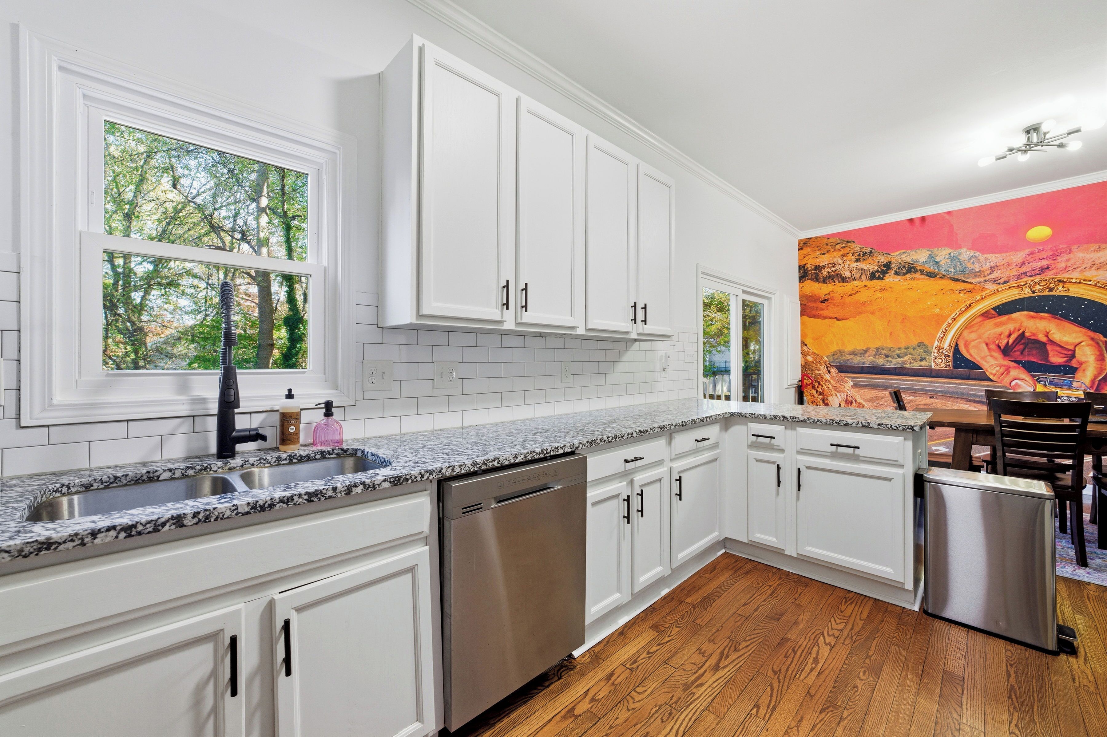 Micro-ondes, four, plaque de cuisson, lave-vaisselle