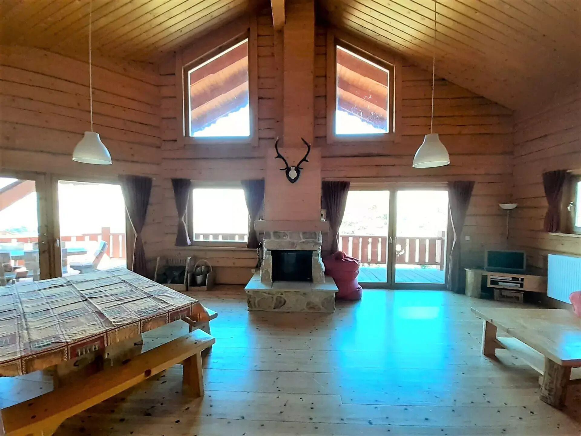 Télévision, cheminée