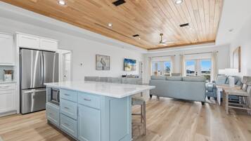 House, Sea View | Private kitchen | Full-size fridge, microwave, oven, stovetop