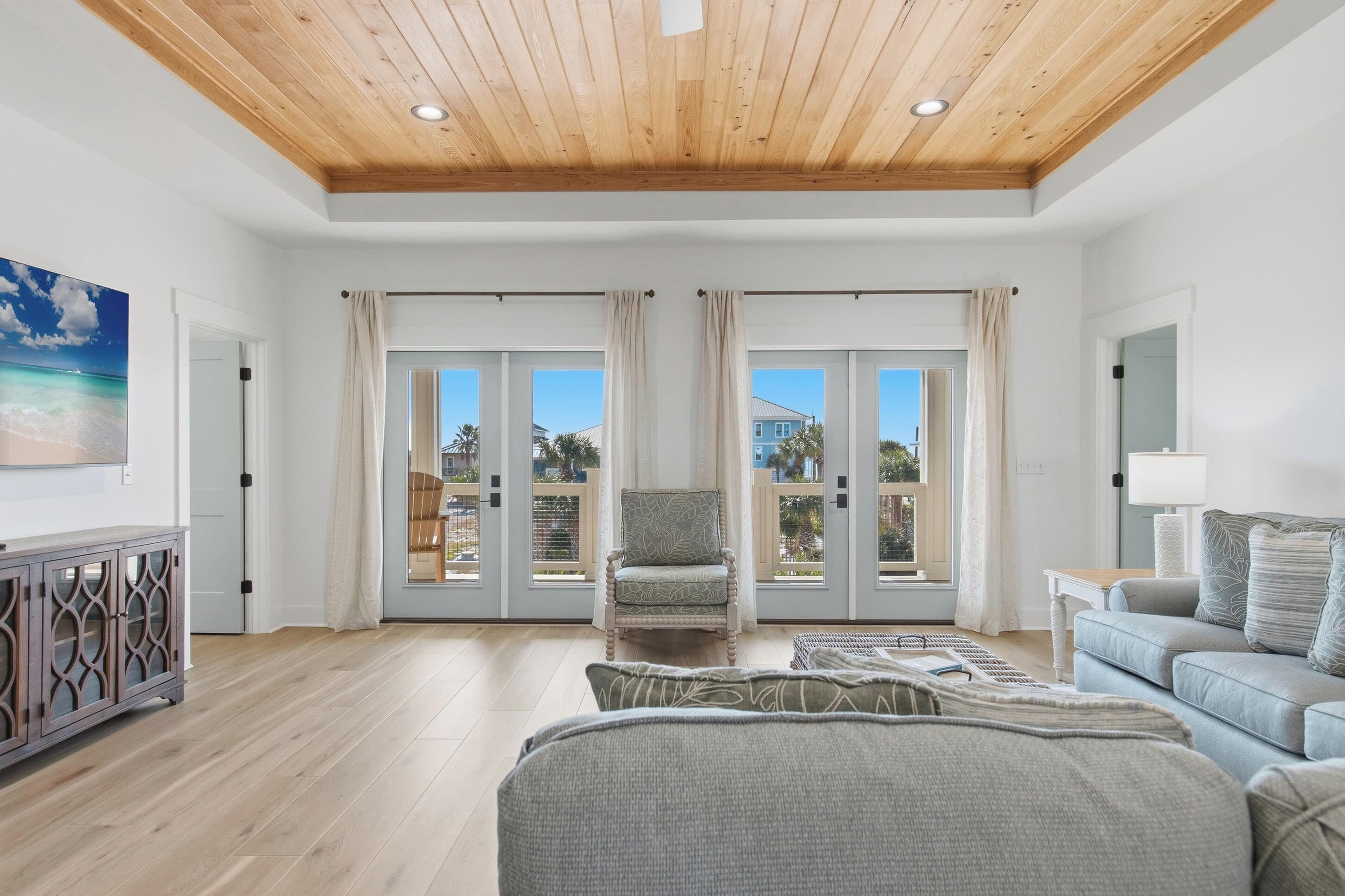 House, Sea View | Living area | 70-inch Smart TV with digital channels, Netflix, Hulu