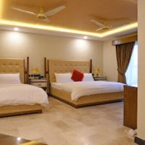 Habitación doble Deluxe, vista a la montaña | Insonorización, tabla de planchar con plancha y wifi gratis 