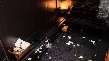 Superior Double Room, Courtyard View | Bathroom | Free toiletries, hair dryer, slippers, towels