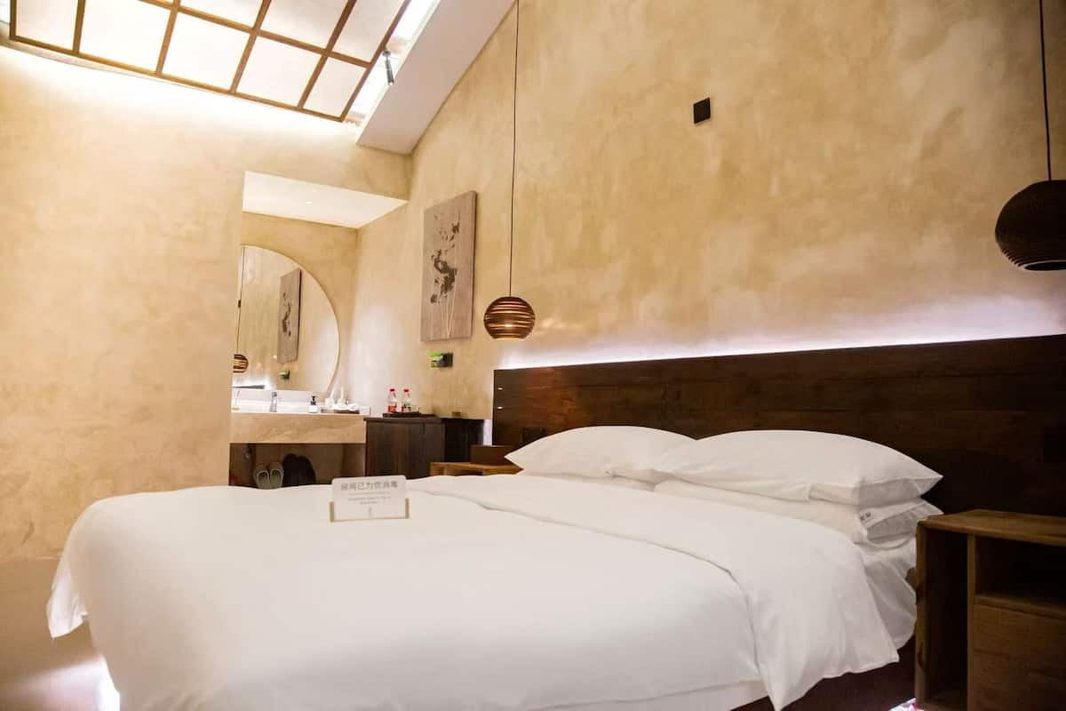 Schreibtisch, laptopgeeigneter Arbeitsplatz, Verdunkelungsvorhänge