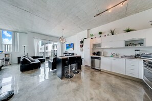 TV - Modern Downtown Loft with Balcony, Parking & City Views (Miami)