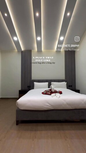 Deluxe Double Room, Mountain View | Soundproofing, iron/ironing board, free WiFi