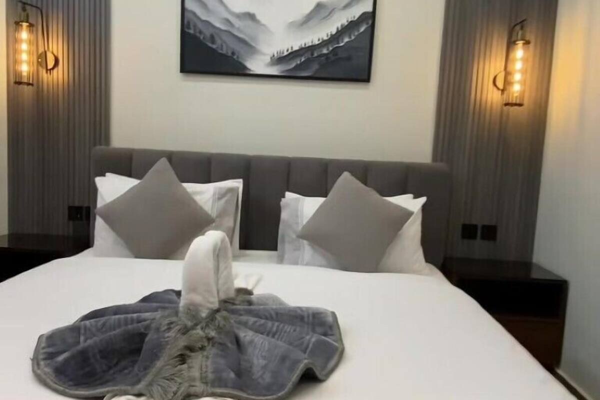 Deluxe Double Room, Mountain View | Soundproofing, iron/ironing board, free WiFi