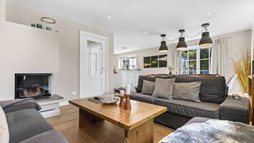 Tv, pejs, dvd-afspiller, stereoanlæg