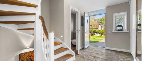 المنشأة من الداخل