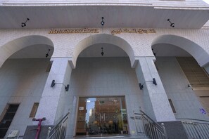 واجهة المنشأة