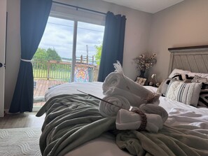 5 bedrooms, iron/ironing board, WiFi, bed sheets - Stunning and private lake front sunrise and sunset views! (Nevada)