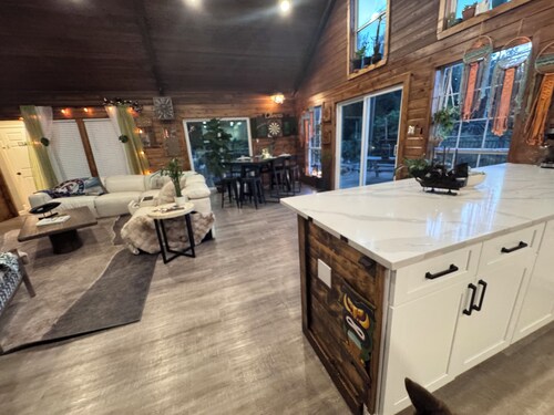 Stunning and private lake front sunrise and sunset views!