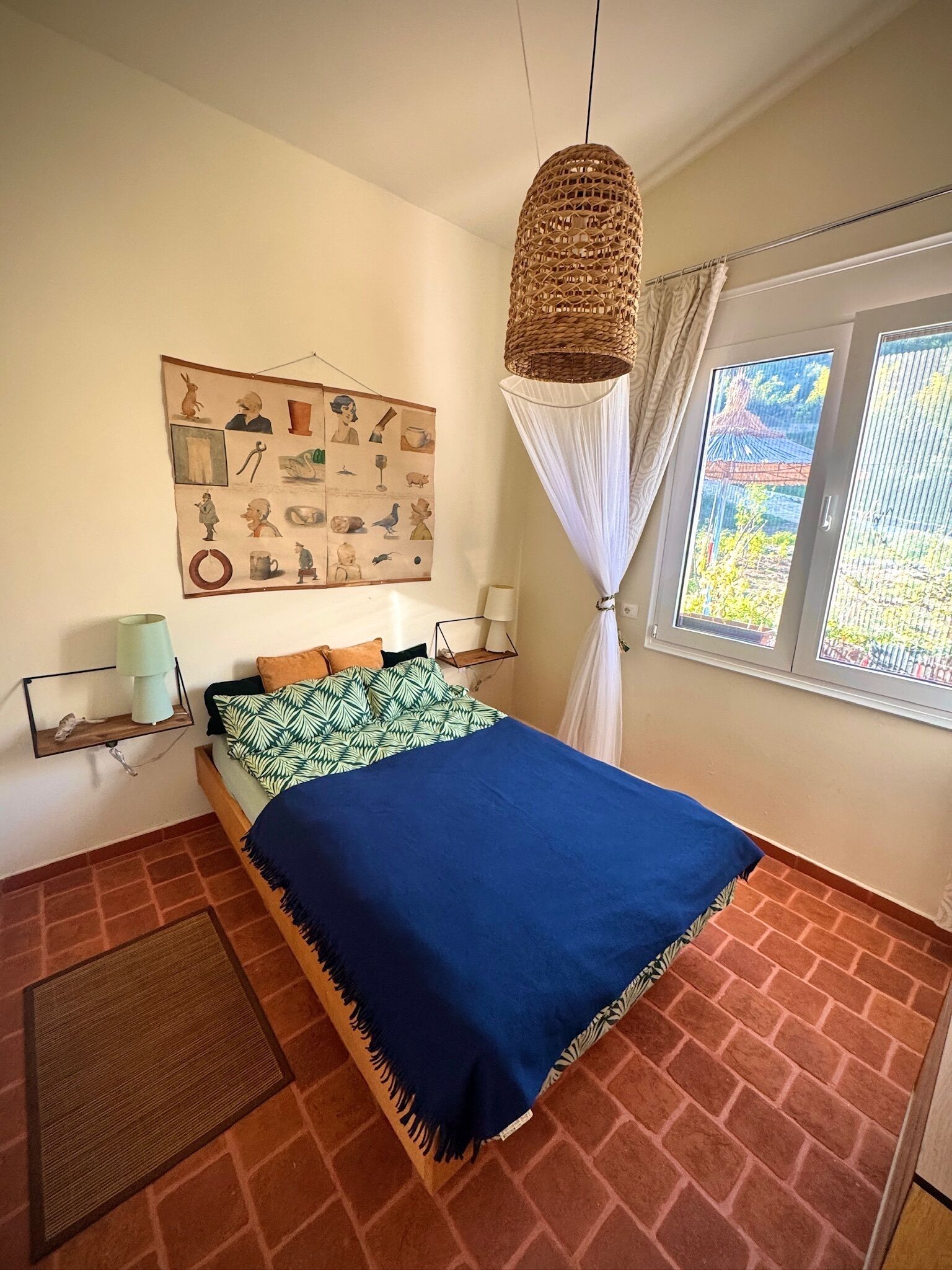 Fer et planche à repasser, accès Internet, draps fournis