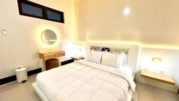 Suite | In-room safe, desk, laptop workspace, soundproofing