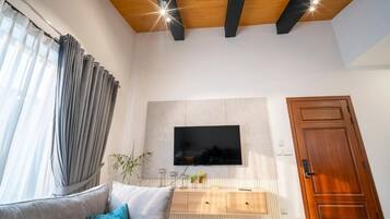 Dobbeltrom – deluxe, fjellutsikt | Oppholdsområde