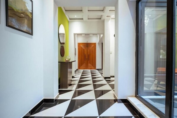 المنشأة من الداخل