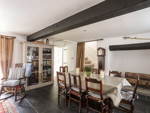 Dining - BRYN TEGID, pet friendly in Beaumaris (Beaumaris)