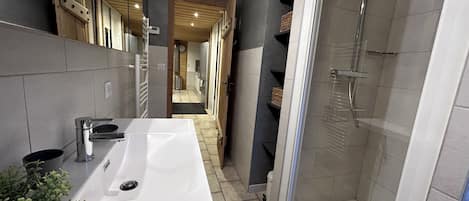 Douche, séchoir à cheveux