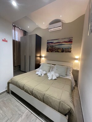 Family Quadruple Room | In-room safe, blackout drapes, soundproofing, free WiFi