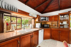 Fridge, microwave, oven, stovetop - Yitshak Sadeh St 30 Nahariya (Nahariyya)