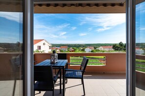 Apartment | Balcony - Apartment Near Beach and Zrmanja River (Posedarje)