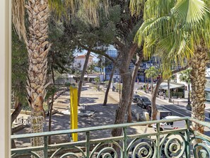 Apartment | Balcony - Family Apartment in Juan les Pins (Antibes)