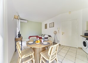 Apartment | Dining - Family Apartment in Juan les Pins (Antibes)