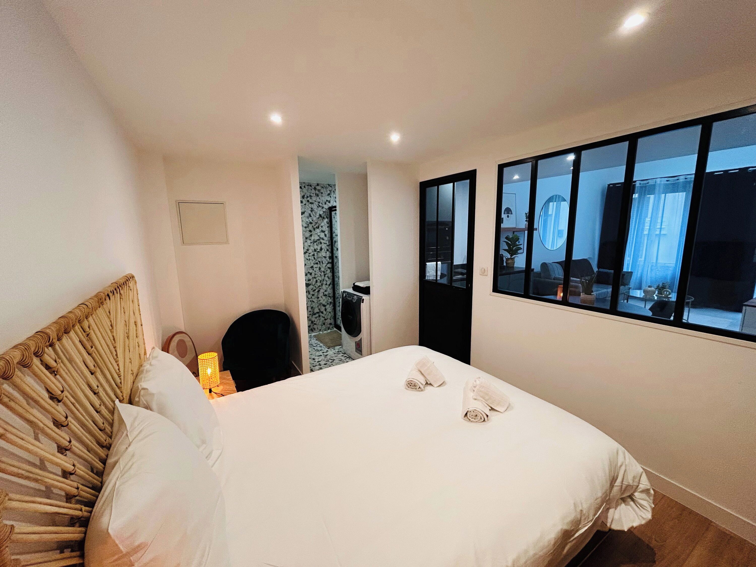 WiFi, bed sheets