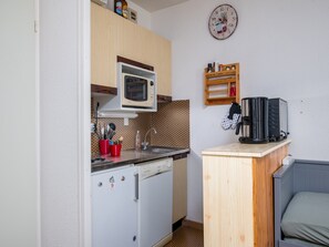 Apartment | Private kitchen - Stay Near Pra Loup Ski (Allos)