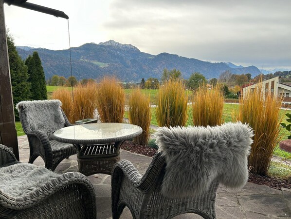 House | Balcony - Cozy Holiday Home With Mountain Views (Breitenbach am Inn)