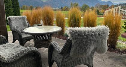 Cozy Holiday Home With Mountain Views