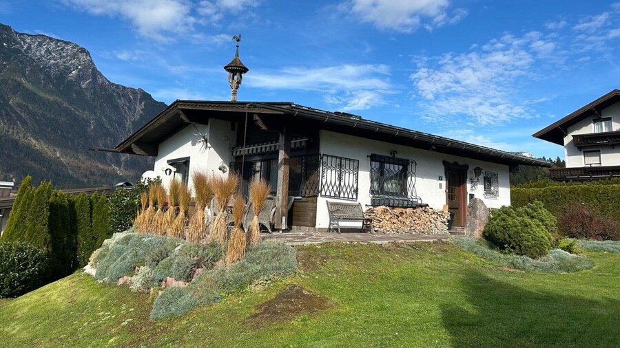 Cozy Holiday Home With Mountain Views