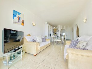 TV - Apartment in Roses, near beach, includes parking (Roses)