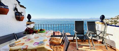 تناول الطعام بالخارج