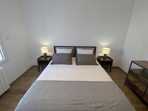 2 bedrooms, free WiFi, bed sheets - Charming 3* House Near Orléans with Comfort and Wi-Fi (Ingré)