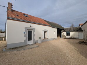 Exterior - Charming 3* House Near Orléans with Comfort and Wi-Fi (Ingré)