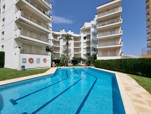 Pool - Comfortable apartment with terrace 200m from the beach (L'Escala)