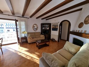 TV - Vacation home 700m from the beach with private pool (L'Escala)