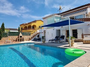 Pool - Vacation home 700m from the beach with private pool (L'Escala)