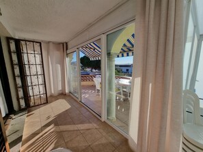 Interior - Vacation home 700m from the beach with private pool (L'Escala)