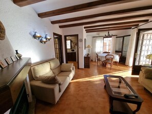 TV - Vacation home 700m from the beach with private pool (L'Escala)